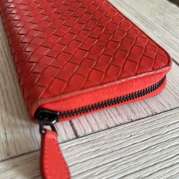 Bottega Veneta Large Braided Wallet With Zip - Picture 16 of 16
